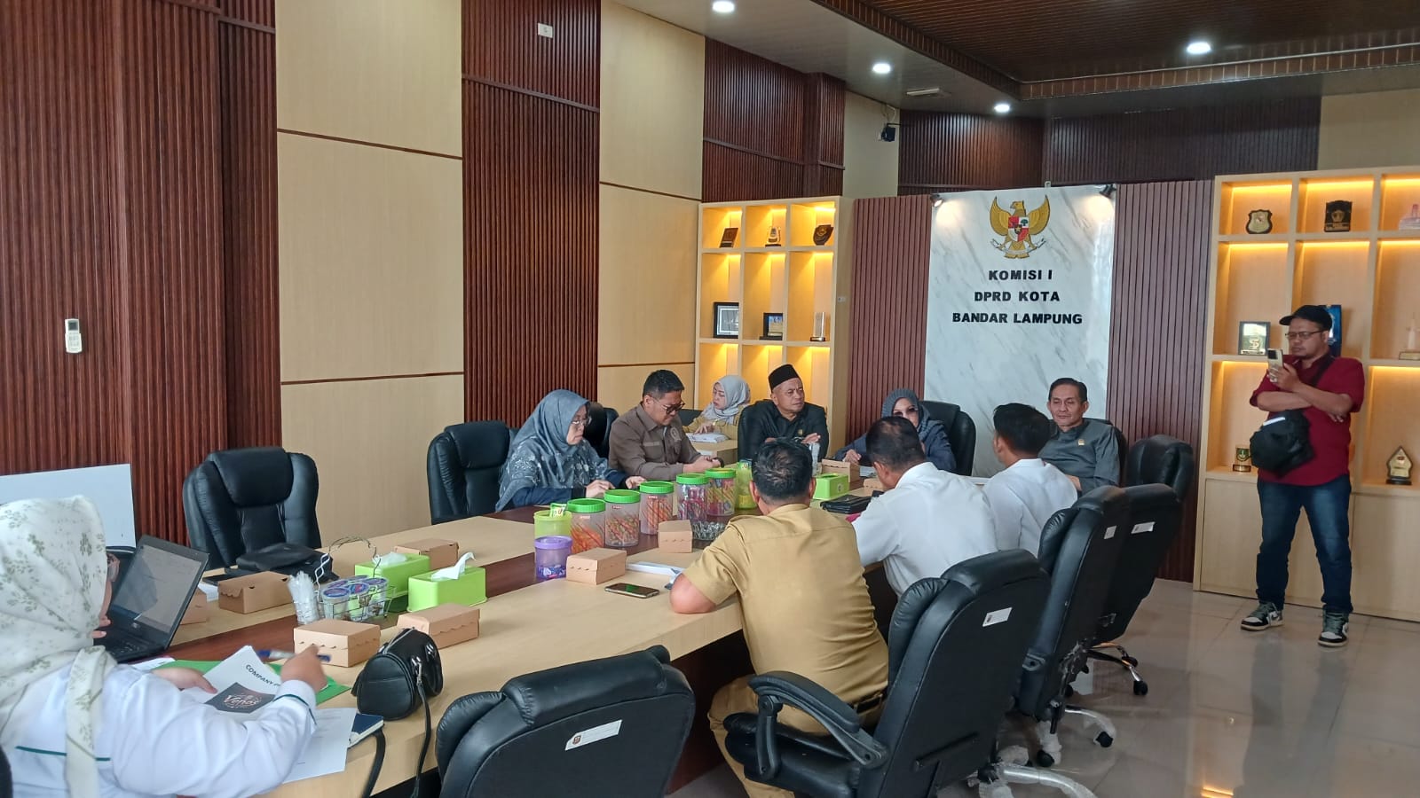 Venos Karaoke Gunakan Izin Lama