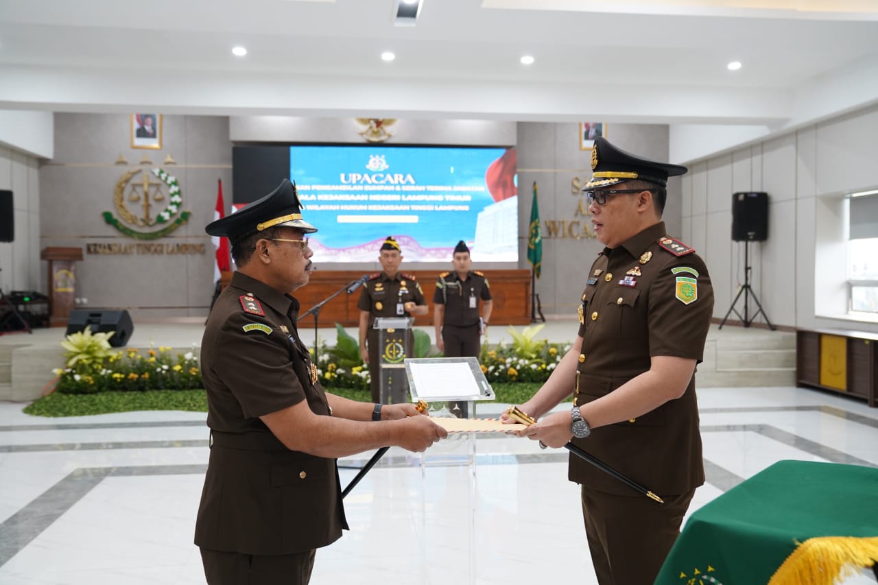 Kajati Lampung Lantik Wakajati dan Kajari Lampung Timur