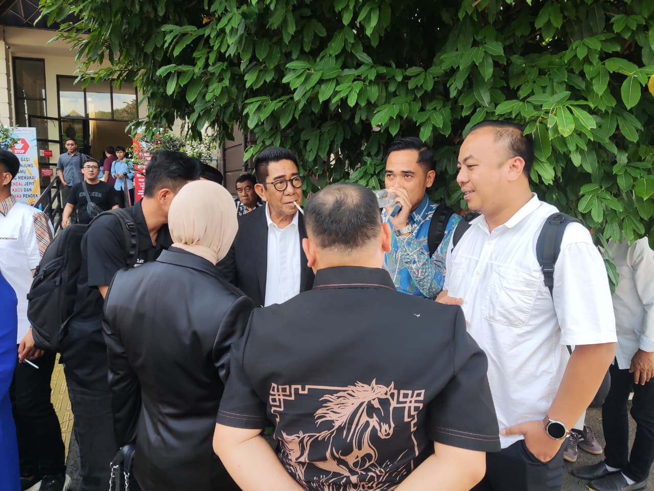 Momen Akrab di Tengah Sidang Korupsi Dana PI