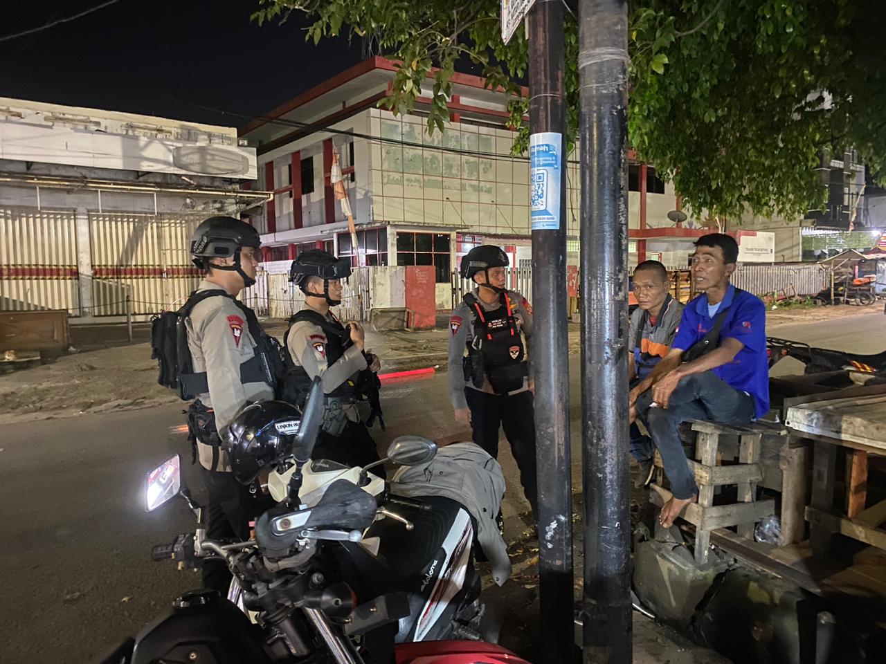 Brimob Lampung Gelar Patroli Dialogis Amankan Ibadah Malam Kenaikan Isa Al-Masih