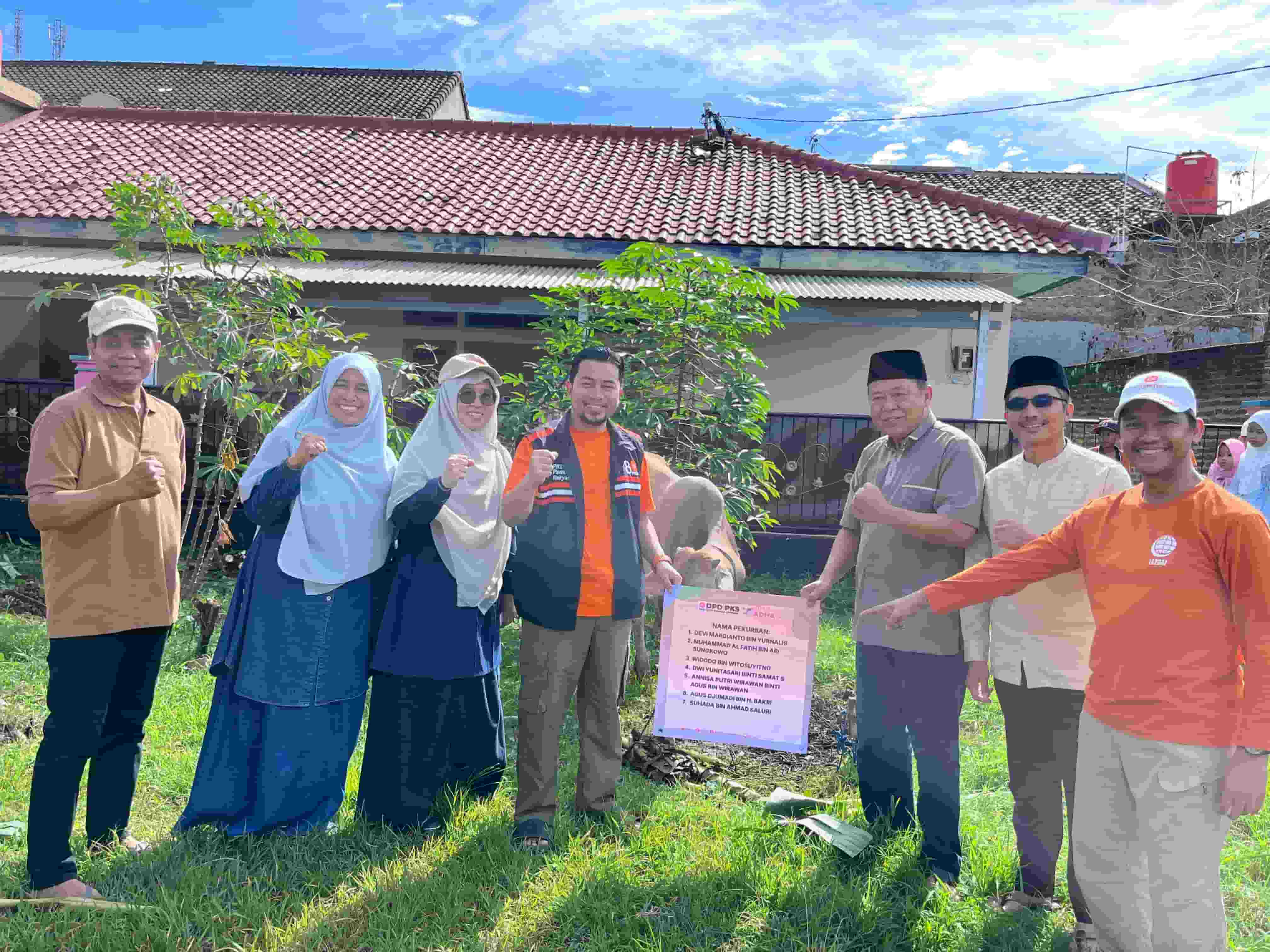 DPD PKS Bandar Lampung Salurkan 60 Sapi dan 18 Kambing untuk Masyarakat