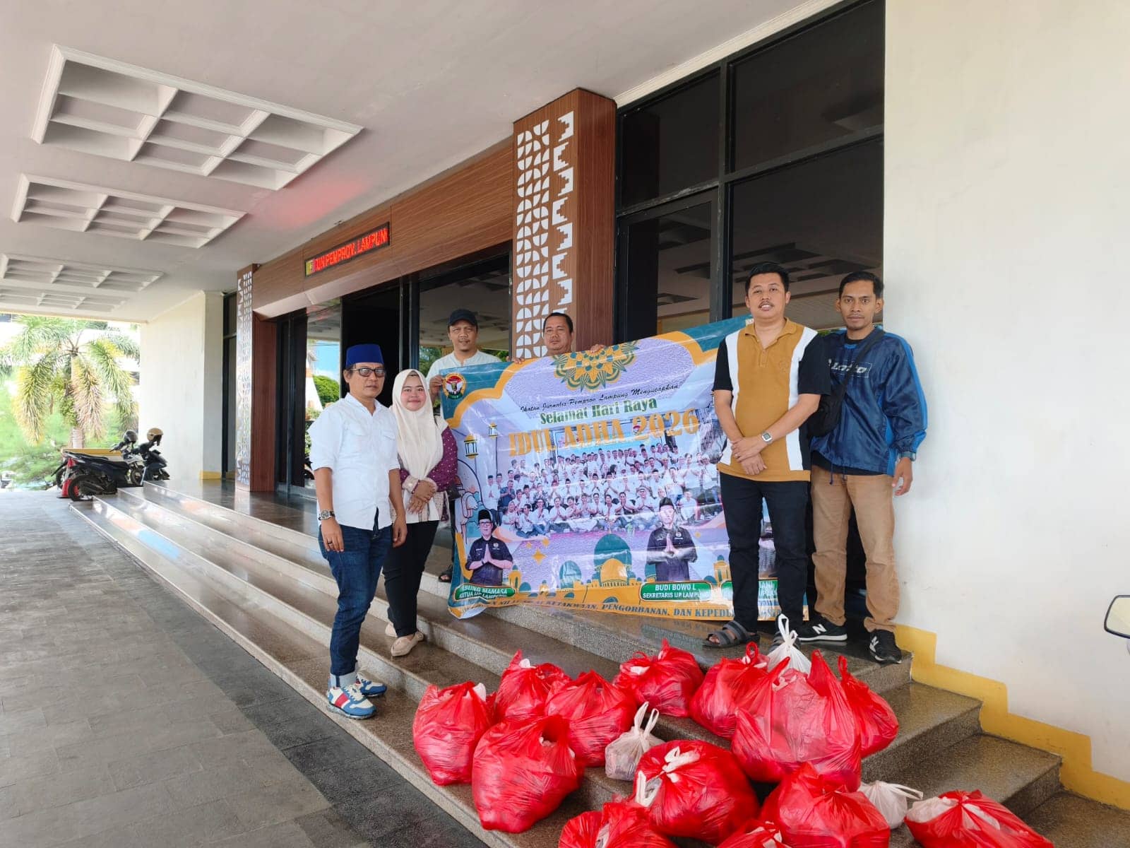 IJP Lampung Gelar Pemotongan Hewan Kurban, 120 Paket Daging Dibagikan ke Anggota dan Warga