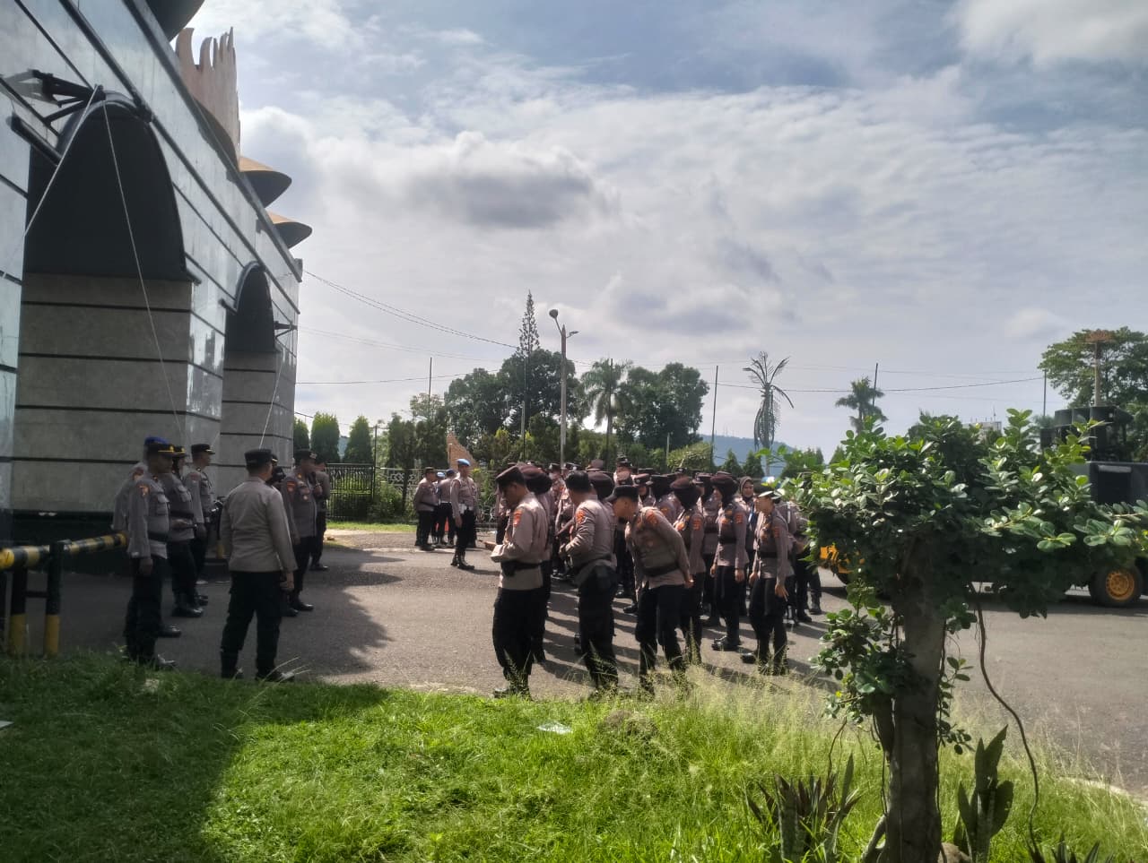 Ratusan TNI-POLRI Amankan Aksi Demo di Pemprov Lampung