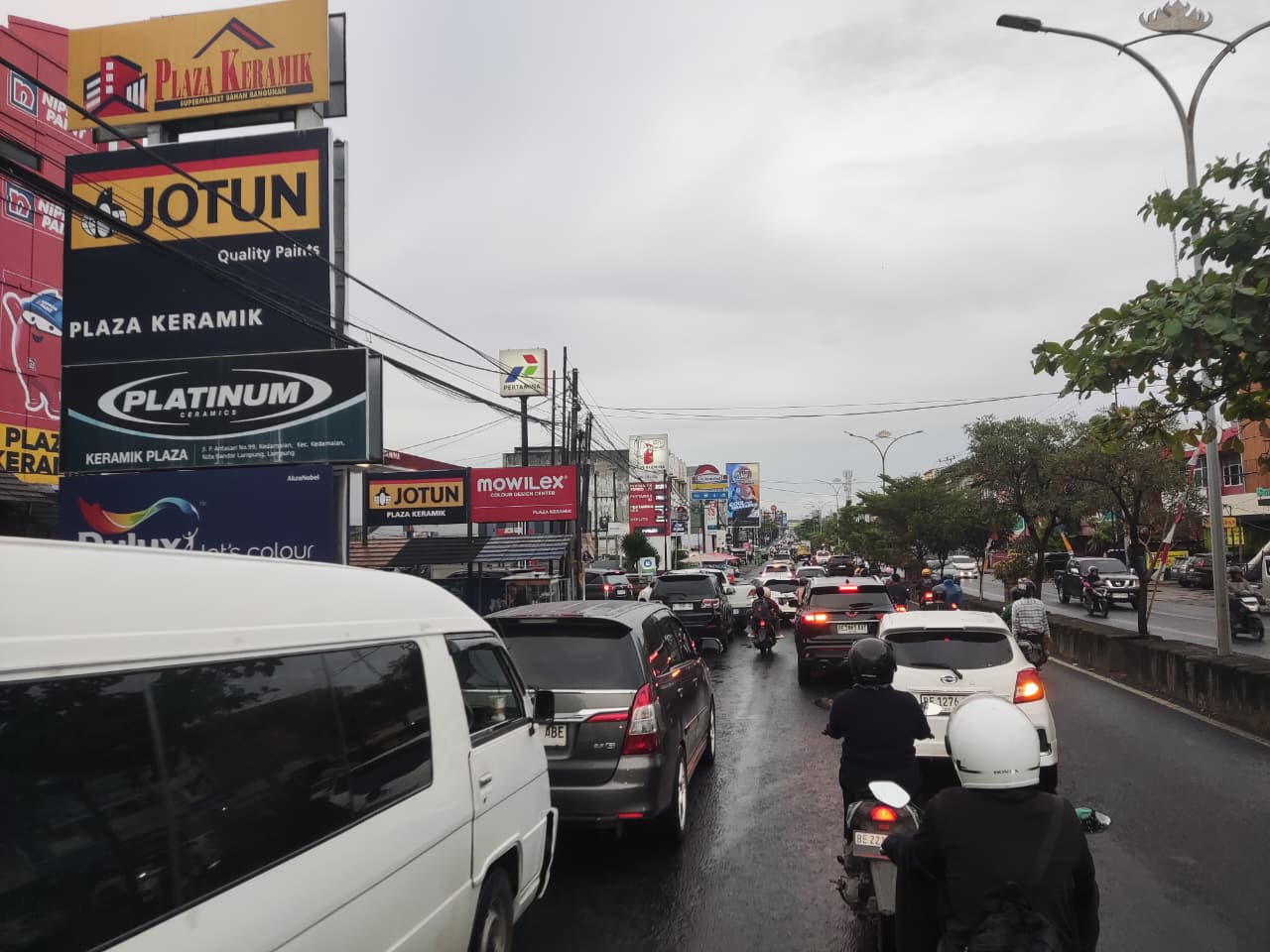 Antrean BBM di SPBU Antasari Picu Kemacetan