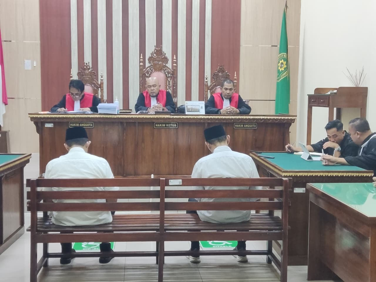 Hakim Vonis Dua Terdakwa Korupsi Dana PI PT LEB