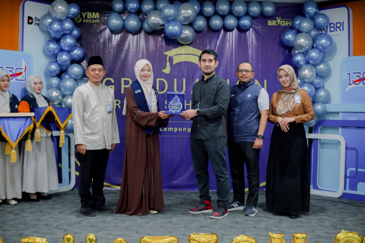 YBM BRILiaN Region 5 Bandar Lampung Wisuda 24 Awardee Bright Scholarship Batch 8