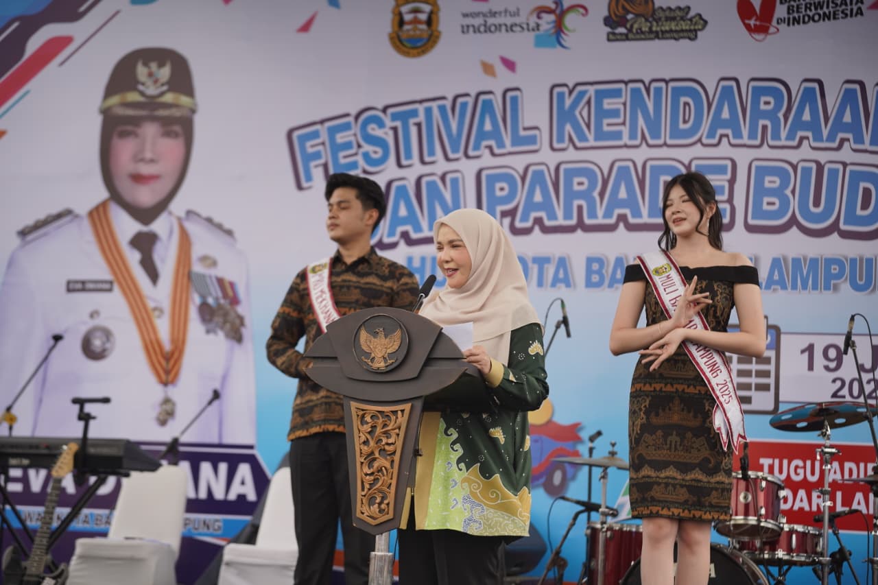 Puluhan Kendaraan Hias Tampil Memukau di Festival HUT ke-344 Kota Bandar Lampung