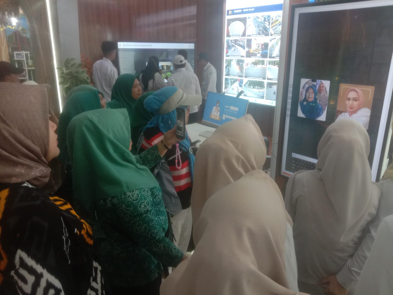 Rupa Wajah Jadi Magnet Bandar Lampung Expo, Ratusan Pengunjung Antre Cek Mirip Artis