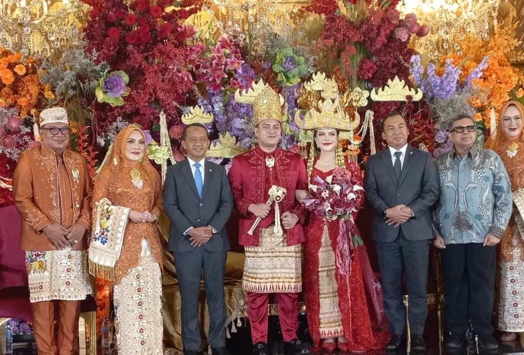 Resepsi Putri Aprozi Alam Dihadiri Banyak Pejabat