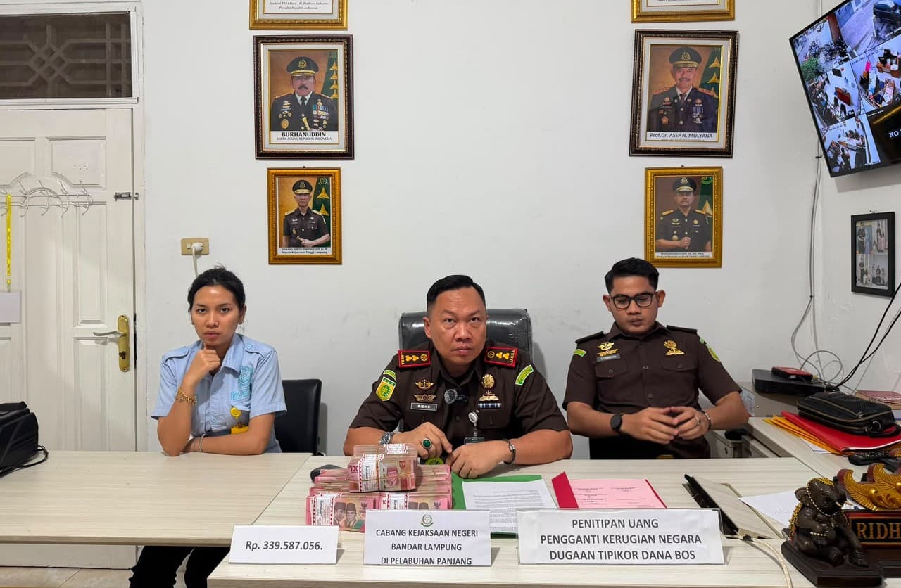 Cabjari Pelabuhan Panjang Pulihkan Kerugian Negara Rp339,5 Juta dalam Perkara Dugaan Korupsi Dana BOS