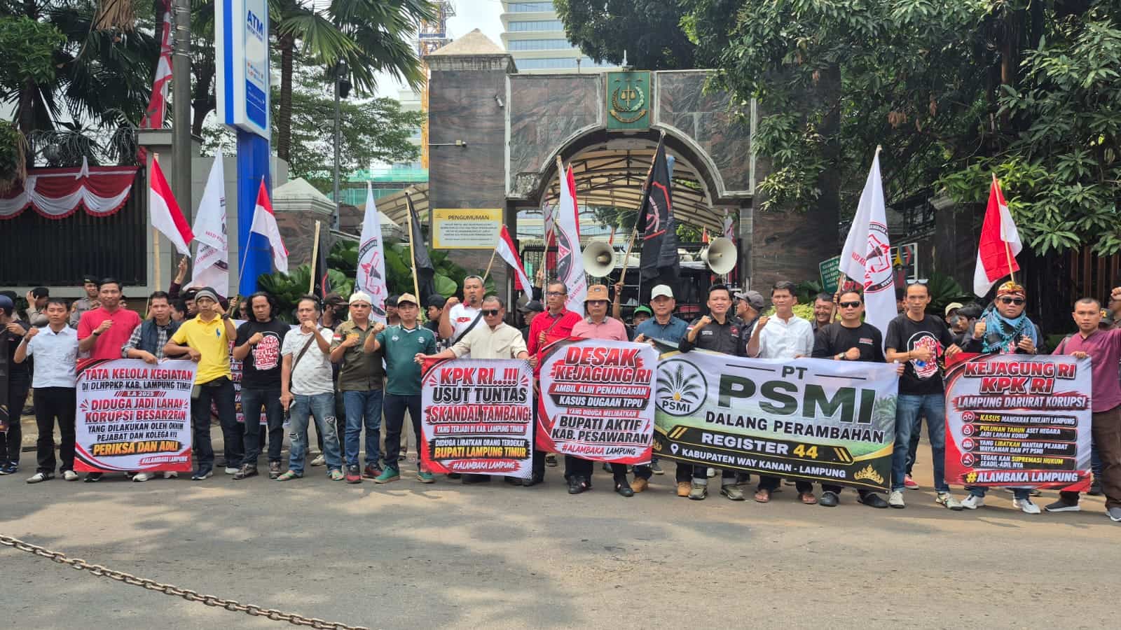 Kepung Kejagung RI, ALAM BAKA Desak Tetapkan Tersangka Kasus Mafia Tanah dan Korupsi di Lampung