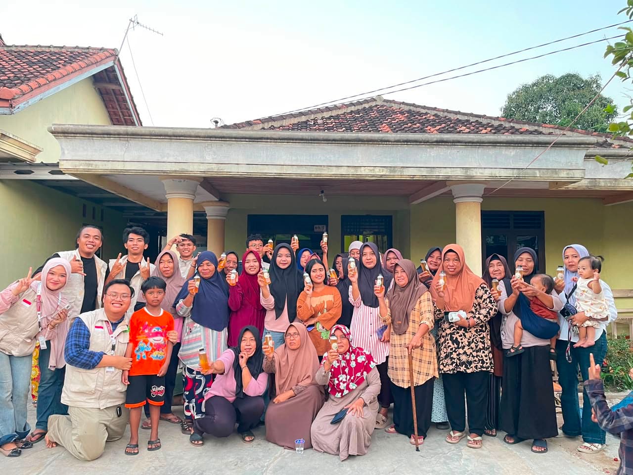 Mahasiswa KKL PPM Kelompok 91 Edukasi Ibu-Ibu Dasawisma tentang Pembuatan Sabun Ecoenzyme
