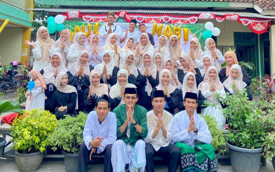 Mahasiswa KKN UIN RIL Dampingi Siswa MIS Al Hikmah dalam Semarak Maulid