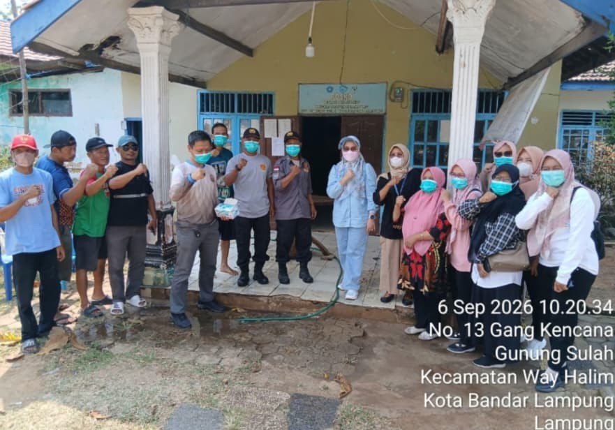 Waspada Dampak Erupsi Anak Gunung Krakatau, Puskesmas Way Halim II Bagikan Masker kepada Masyarakat