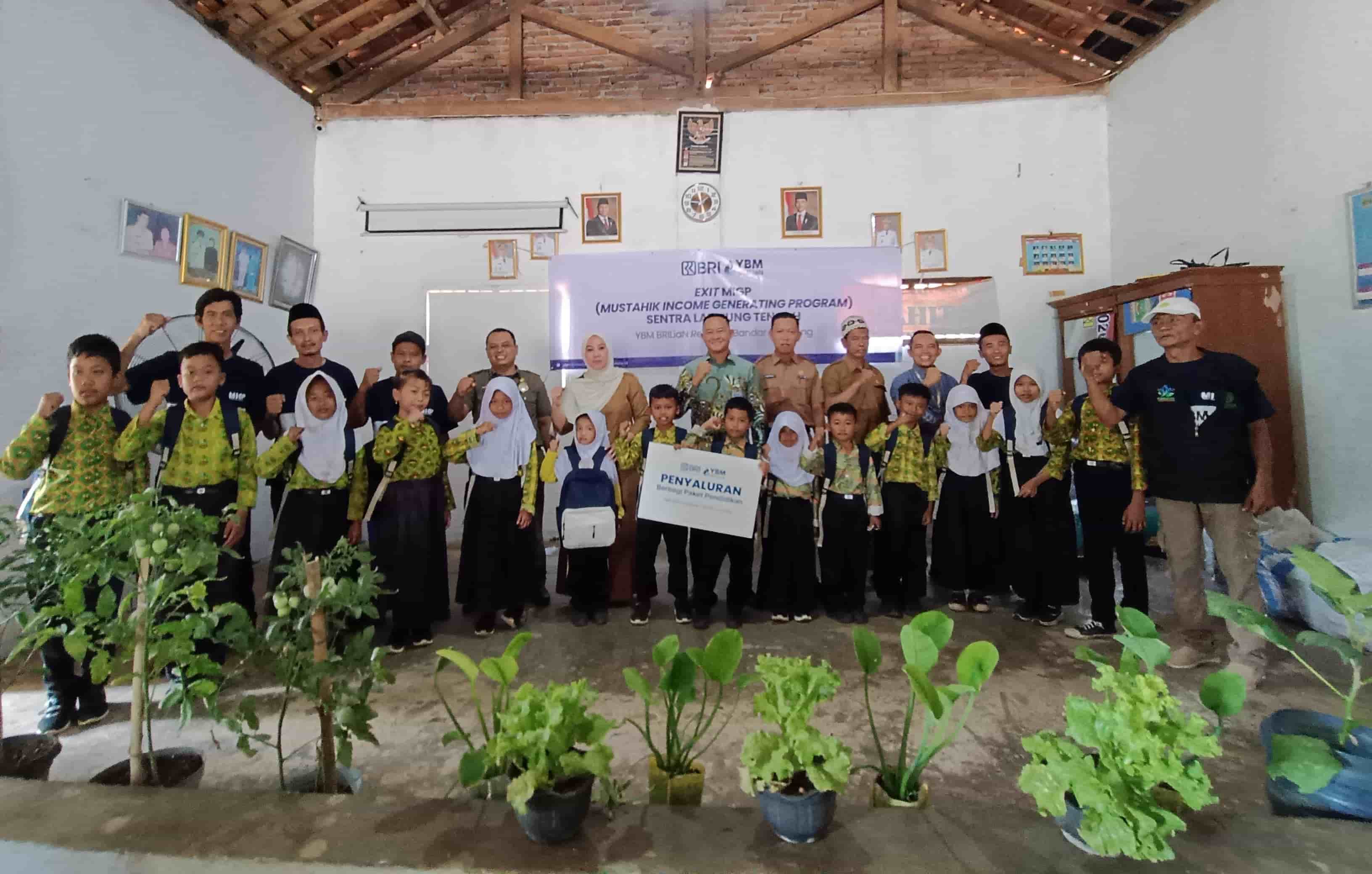 YBM BRILiaN Gelar Exit Program MIGP Sentra Lampung Tengah dan Salurkan 33 Paket Pendidikan