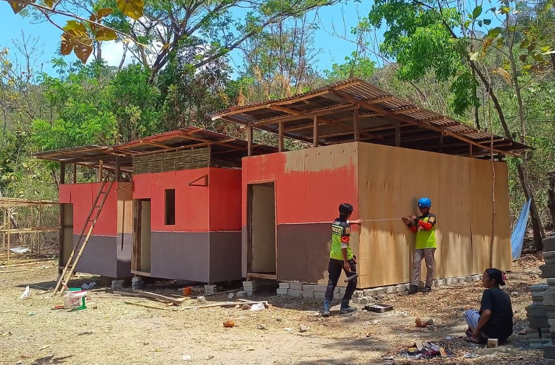 Tim Rescue OVI Lampung Bangun Puluhan HUNTARA untuk Korban Gempa NTT