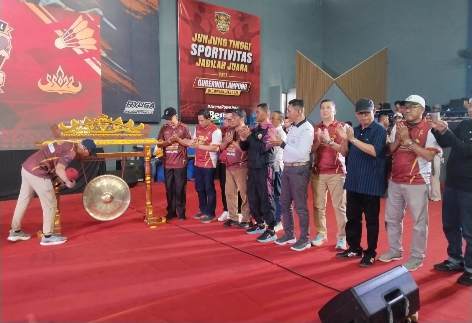 Tim Bulutangkis PWI Lampung Uji Tanding di Gubernur Lampung Badminton Open