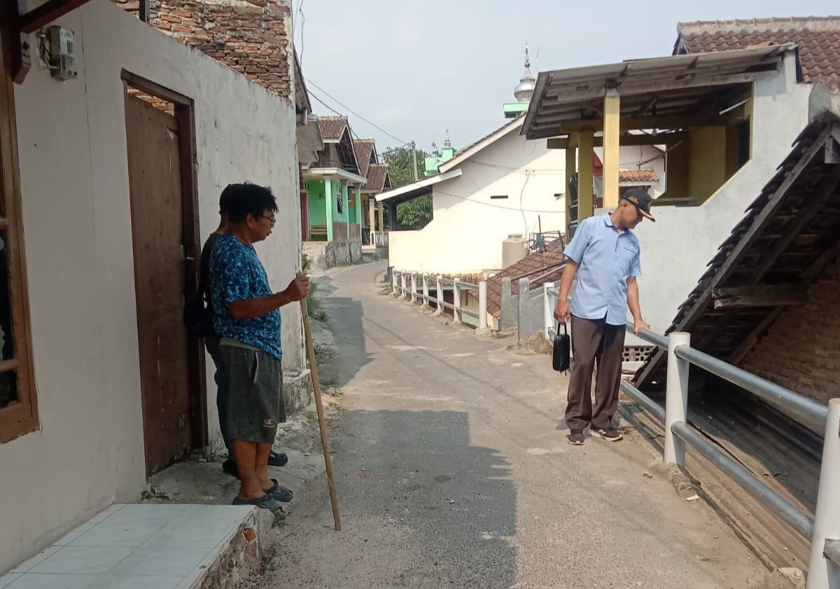 Antisipasi Kecelakaan, Warga Gang Bukit Sadar Bangun Pagar Pengaman