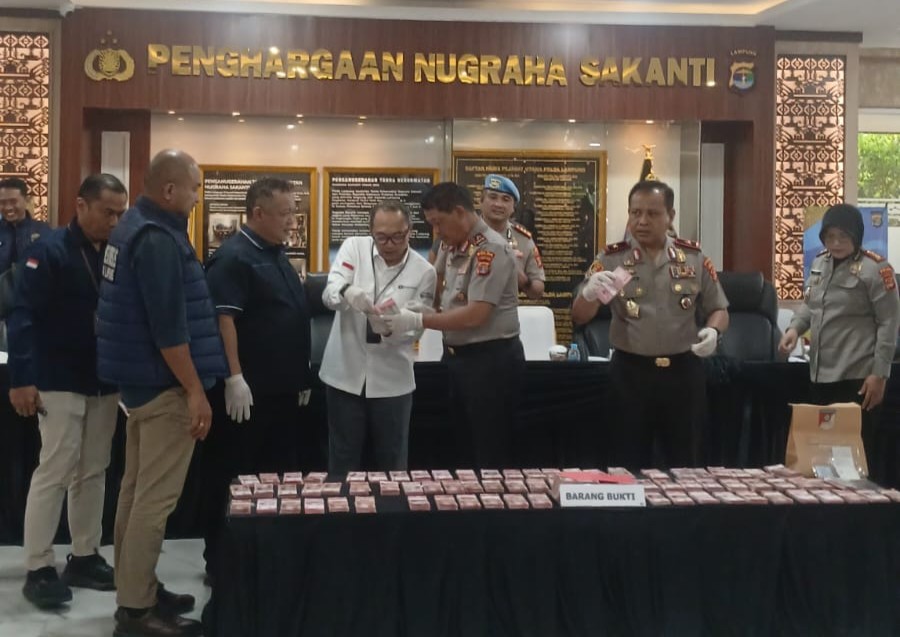 Polda Lampung Sita 9.800 Lembar Uang Diduga Palsu di Bakauheni