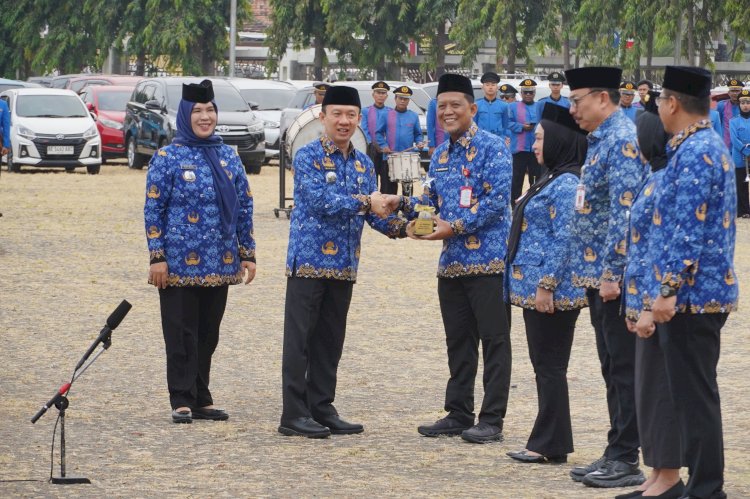 Sekdaprov Marindo Serahkan SAKIP Award 2026