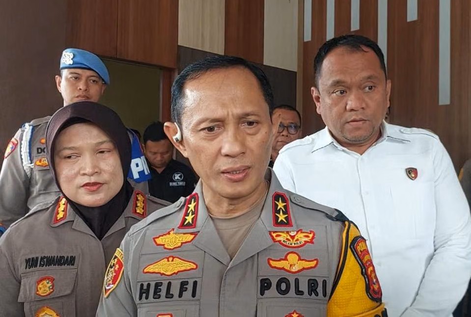 Helfi Diganti, Tinggalkan PR